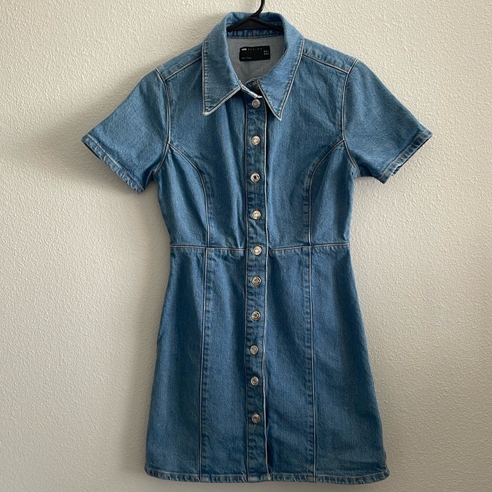 ASOS DESIGN denim fitted shirt dress with short sleeves in midwash Size 6 - Picture 5 of 9